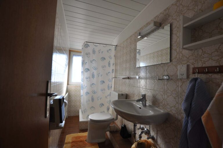 Das Badezimmer zugehörig zum zweiten Schlafzimmer in den Ferienwohnungen Eixelsberger zugehörig Schlafzimmer 1